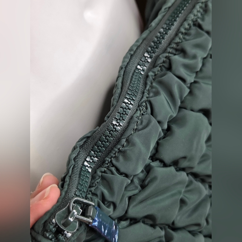 NWOT Urban Expressions Tamsin Quilted Green Hobo Bag Aprox 10"x12"inch - Picture 11 of 13